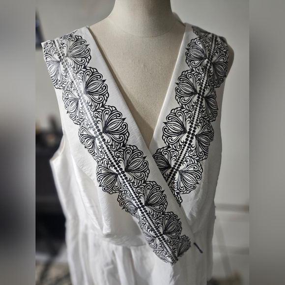 Sleeveless Black & White Patterned Dress, Midiblength, Size 18, NWT! - Picture 3 of 6